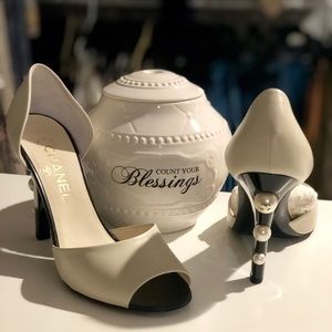 Timeless Chanel Pearl Heels